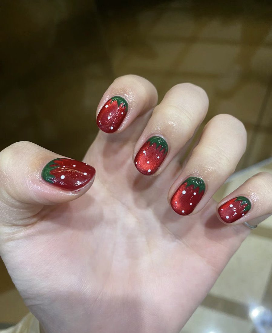 No.FP22 10pcs Cat's Eye Strawberry Hand Made Fingernails