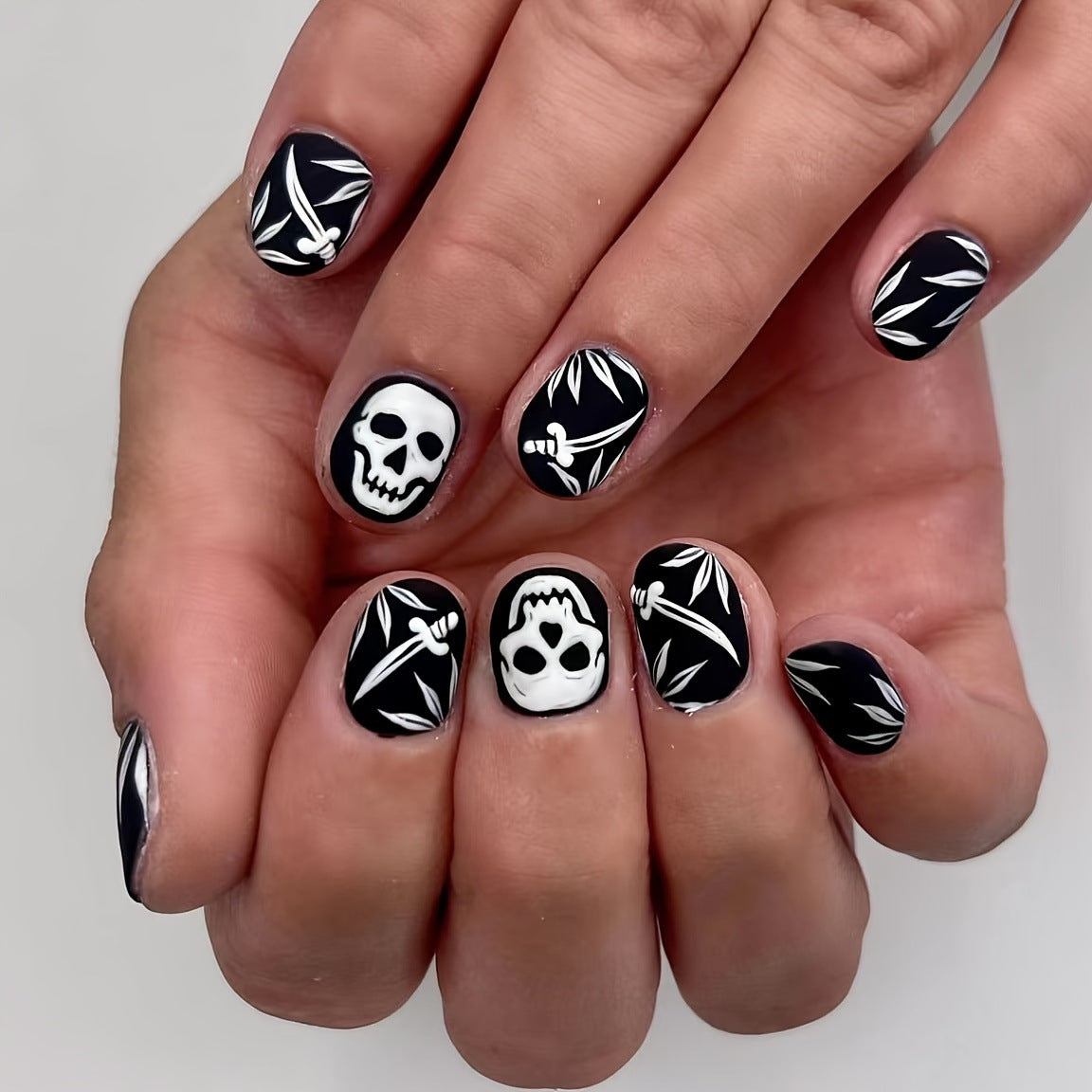 No.AW67 Halloween Skull Black&White Fingernails Patch 24pcs/Set