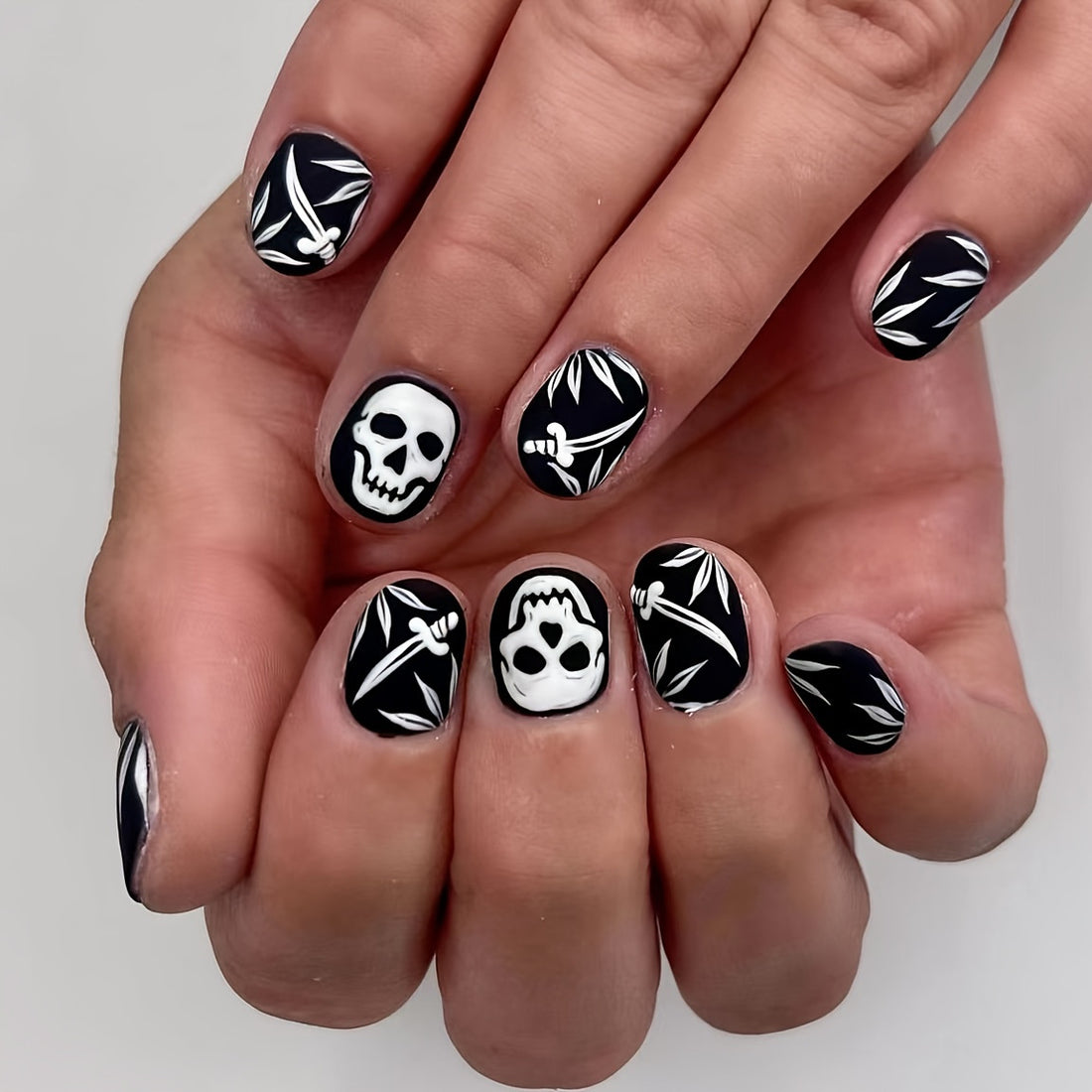 No.AW67 Halloween Skull Black&White Fingernails Patch 24pcs/Set